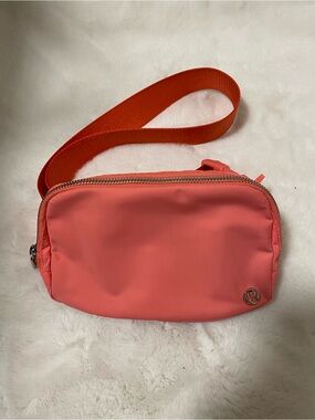 Lululemon Everywhere Belt Bag